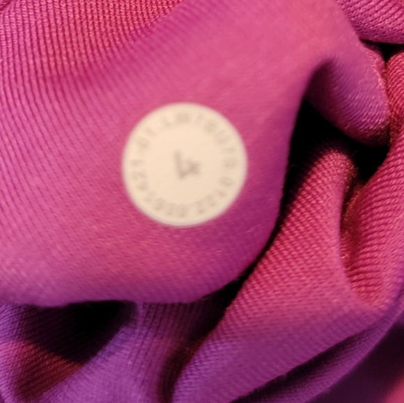 ​Lululemon NWT Align High Rise Short 8" Vivid Plum Size 4 Nulu Yoga Biker - Picture 5 of 6